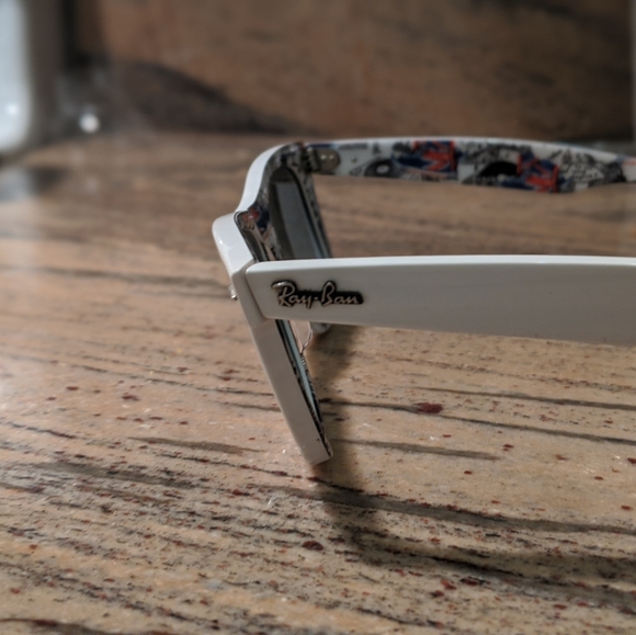 RARE FIND Ray-Ban "I Love London" Wayfarers - Picture 6 of 7